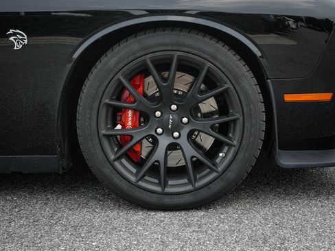 Used 2016 Dodge Challenger SRT Hellcat RWD image 13