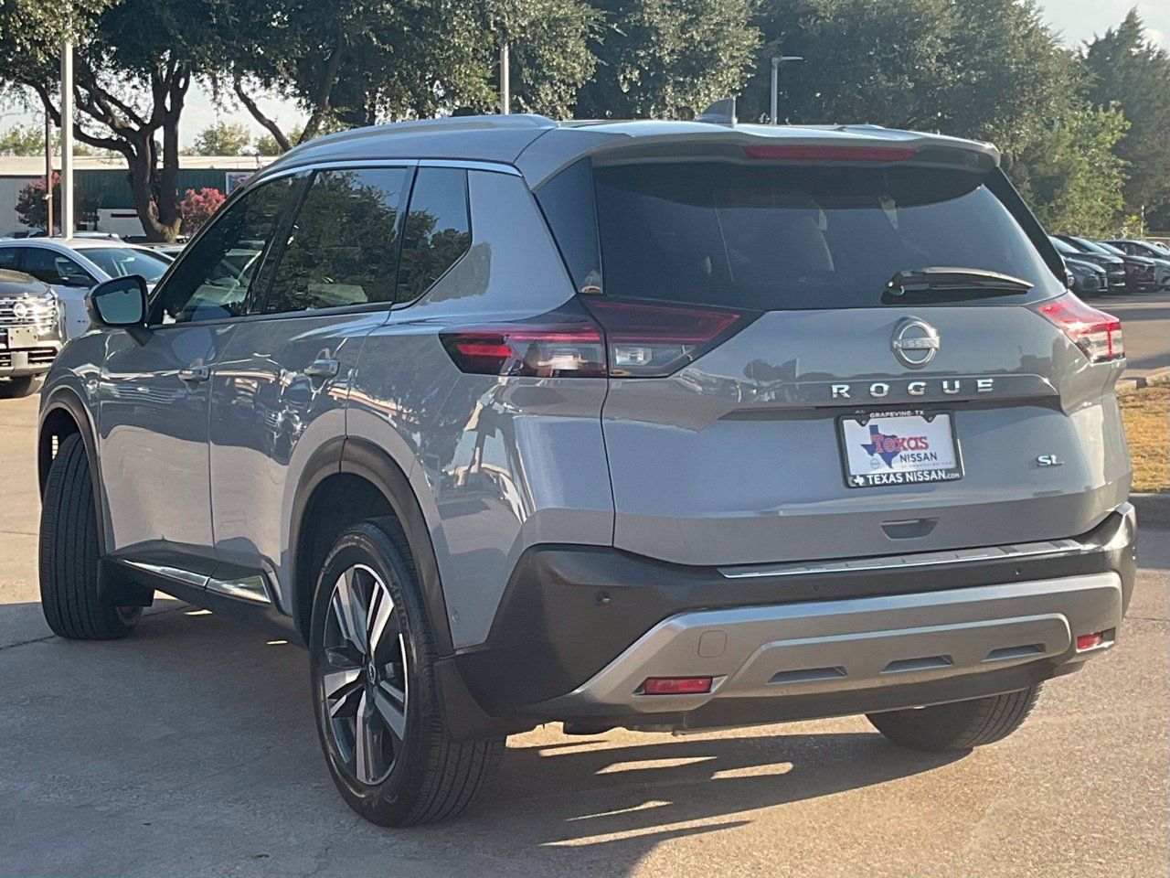 Used 2023 Nissan Rogue SL w/ SL Premium Package FWD image 6
