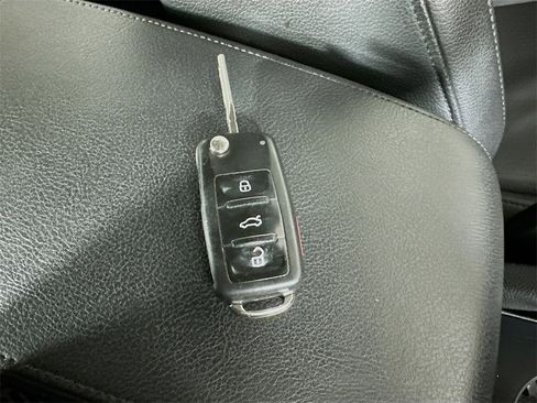 Used 2015 Volkswagen Passat 1.8T Wolfsburg Edition image 35