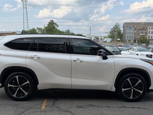 Used 2021 Toyota Highlander XSE FWD image 12