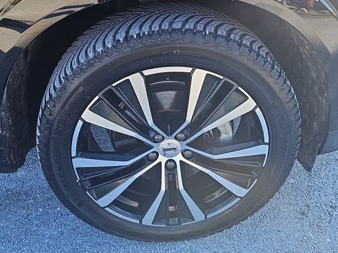 Used 2024 Volvo XC60 B5 Plus w/ Protection Package Premier image 32