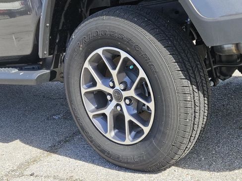 New 2025 Jeep Gladiator Sport AWD/4WD image 5