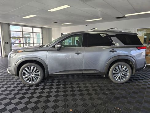 Used 2025 Nissan Pathfinder SL w/ SL Premium Package image 7