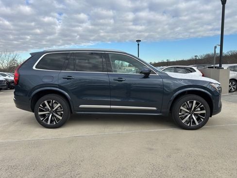 New 2026 Volvo XC90 B6 Core image 8