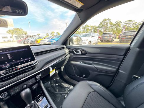 New 2026 Jeep Compass Latitude image 25