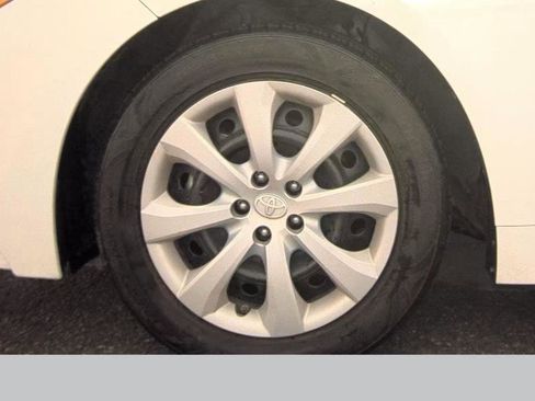 Used 2022 Toyota Corolla LE image 14