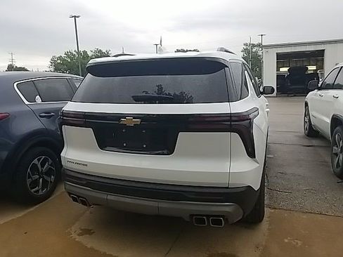 Certified 2025 Chevrolet Traverse LT FWD image 20