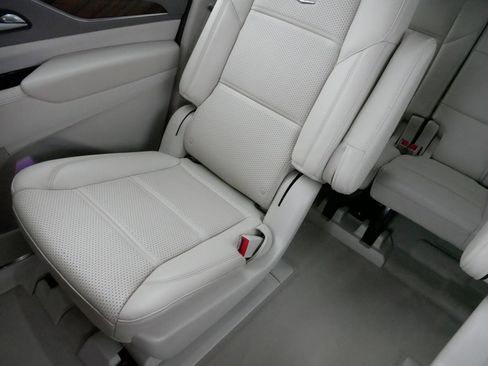 Certified 2023 Cadillac Escalade ESV Sport Platinum image 12