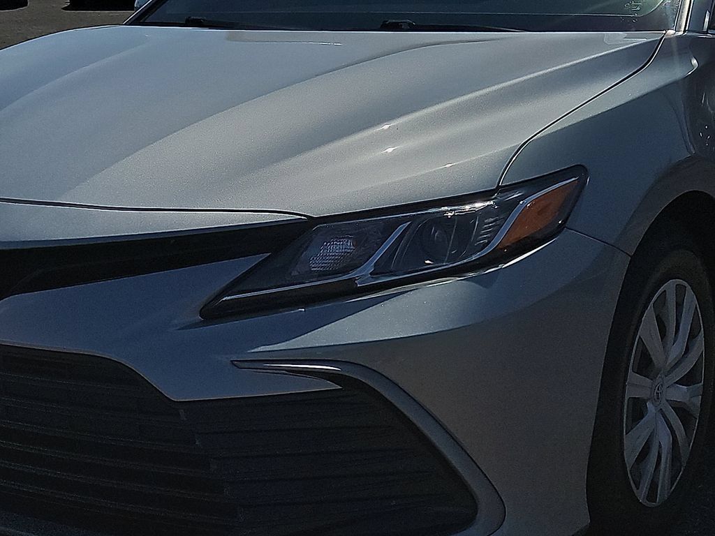 Used 2023 Toyota Camry LE FWD image 7