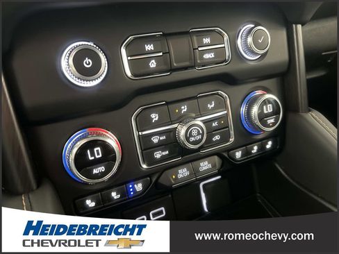 Used 2024 GMC Yukon AT4 w/ Technology Package AWD/4WD image 24