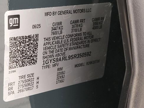 Used 2025 Cadillac Escalade Luxury w/ LPO, Floor Liner Package AWD/4WD image 30