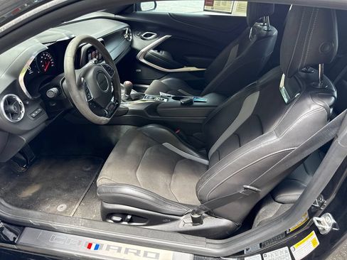 Used 2018 Chevrolet Camaro SS RWD image 10