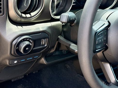 Used 2023 Jeep Wrangler Unlimited w/ Sun & Screen Package AWD/4WD image 11