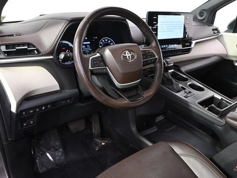 Used 2023 Toyota Sienna Platinum AWD/4WD image 12