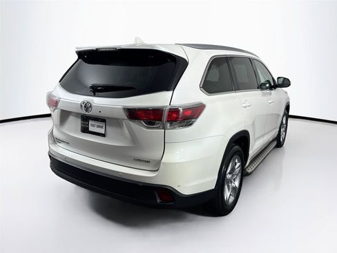 Used 2016 Toyota Highlander Limited FWD image 2