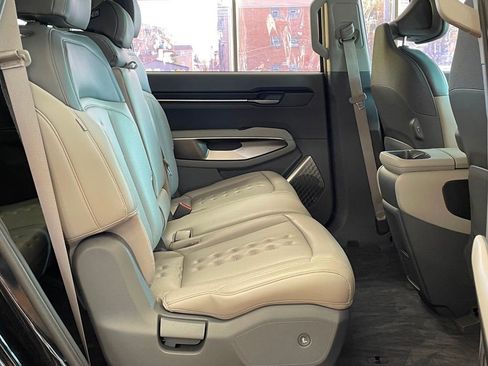 Used 2024 Kia EV9 Wind image 32