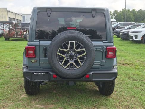 New 2026 Jeep Wrangler Unlimited Sahara AWD/4WD image 6
