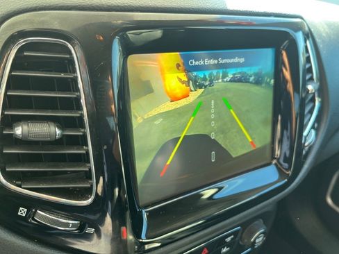 Used 2018 Jeep Compass Limited w/ Navigation Group image 15