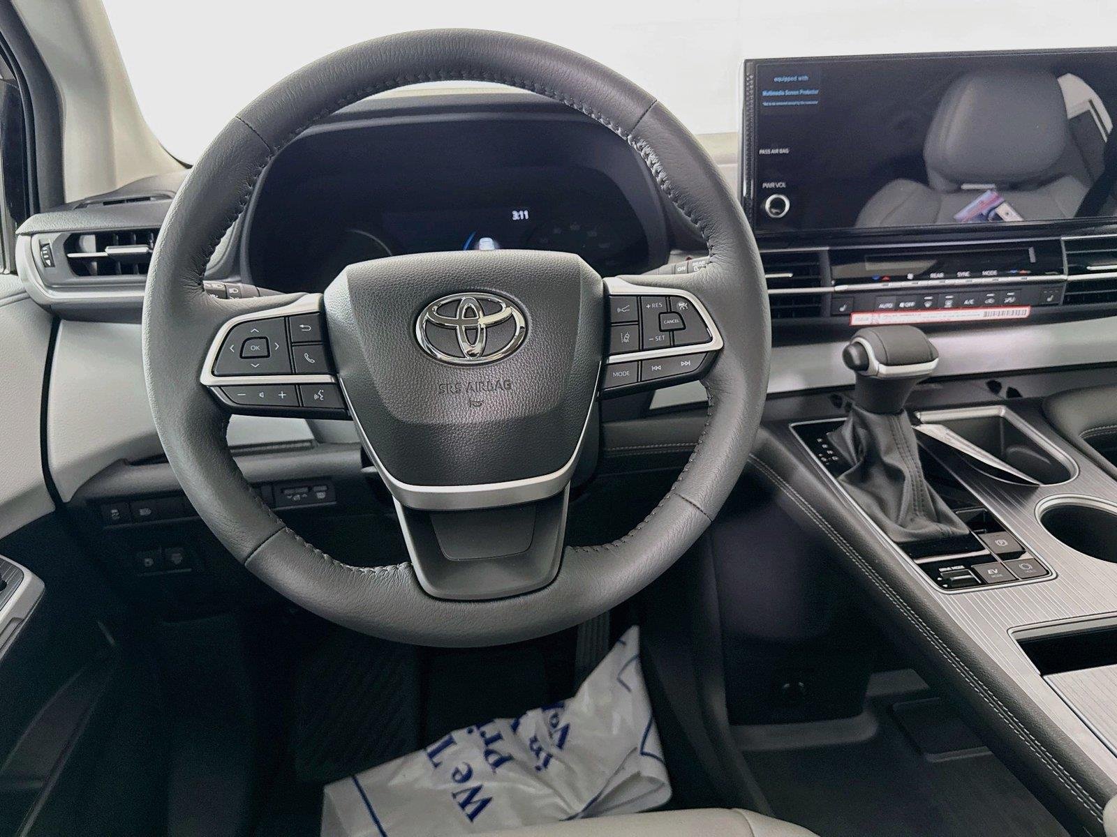 New 2026 Toyota Sienna XLE FWD image 32