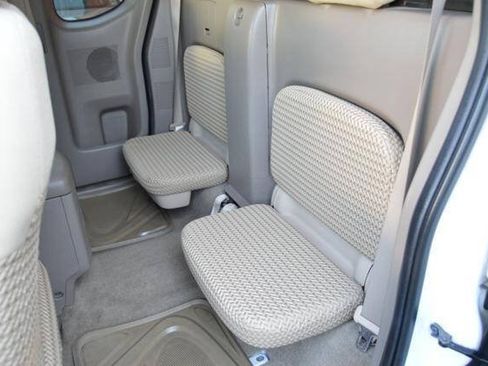Used 2010 Nissan Frontier SE AWD/4WD image 37