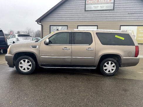 Used 2007 Cadillac Escalade ESV ESV w/ Information Package image 8
