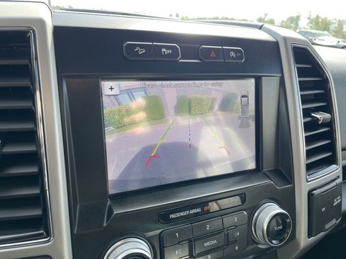 Used 2018 Ford F150 Lariat w/ Equipment Group 502A Luxury AWD/4WD image 20