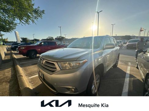 Used 2011 Toyota Highlander 2WD w/ Tech Pkg image 1