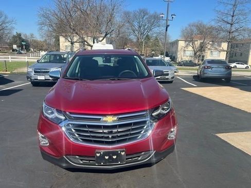 Used 2021 Chevrolet Equinox Premier image 2