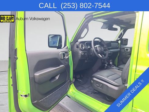 Used 2025 Jeep Gladiator Sport AWD/4WD image 11