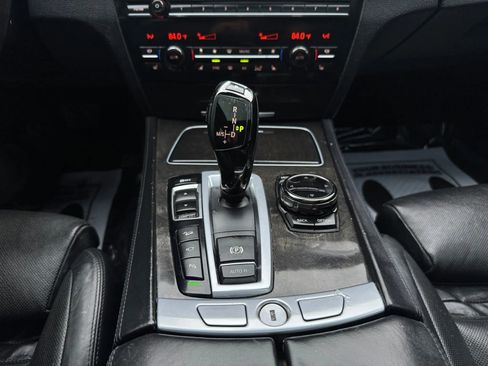 Used 2015 BMW 750Li xDrive image 24