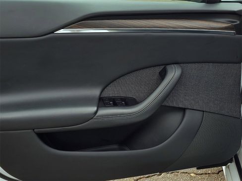 Used 2022 Tesla Model S image 10