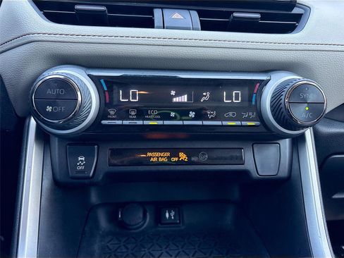 Used 2019 Toyota RAV4 XLE image 17