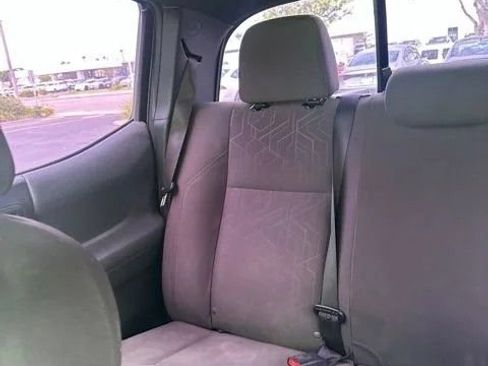 Used 2016 Toyota Tacoma TRD Sport RWD image 8