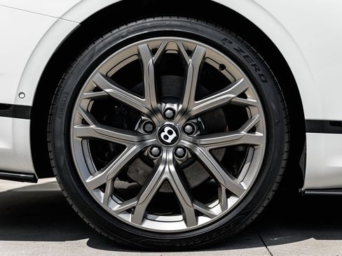 Used 2024 Bentley Continental GT V8 image 8