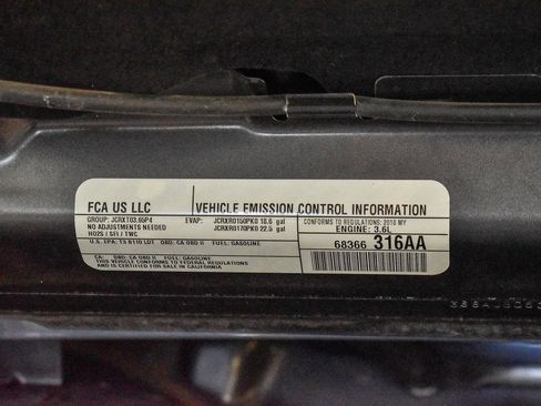 Used 2018 Jeep Wrangler Unlimited Rubicon w/ Connectivity Group image 24