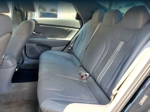 Used 2021 Hyundai Elantra SEL w/ Convenience Package FWD image 5