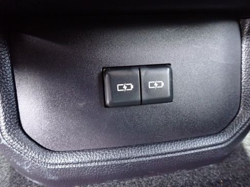Used 2024 Toyota Highlander XLE AWD/4WD image 12