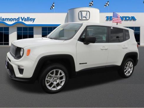Used 2023 Jeep Renegade Latitude image 3