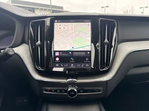 Used 2025 Volvo XC60 B5 Plus image 27