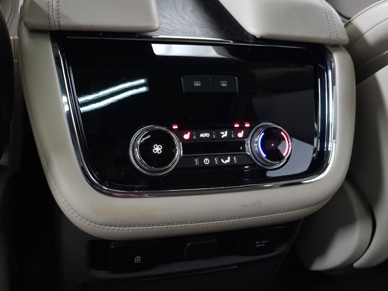 Used 2018 Lincoln Navigator Reserve w/ Technology Package AWD/4WD image 39