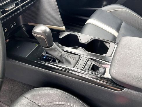 Used 2025 Toyota Camry SE image 17