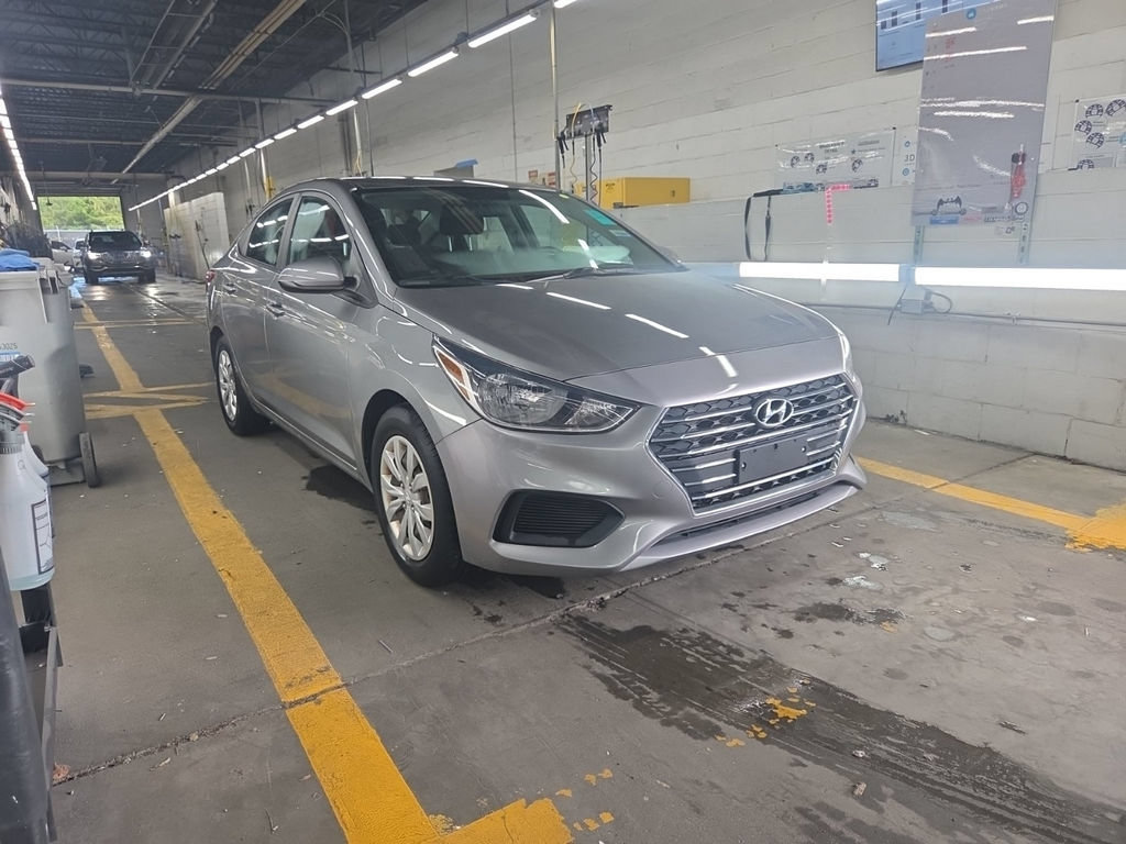 Used 2021 Hyundai Accent SE FWD image 3