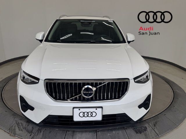 Used 2023 Volvo XC40 B5 Plus w/ Driver Assist Package AWD/4WD image 2