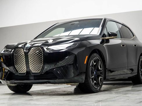 Used 2023 BMW iX M60 w/ Executive Package image 9