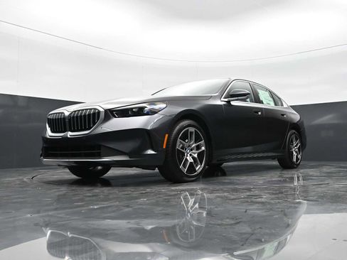 New 2026 BMW 530i w/ Convenience Package RWD image 25