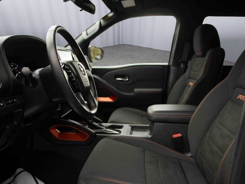 Used 2022 Nissan Frontier PRO-4X w/ Technology Package image 2