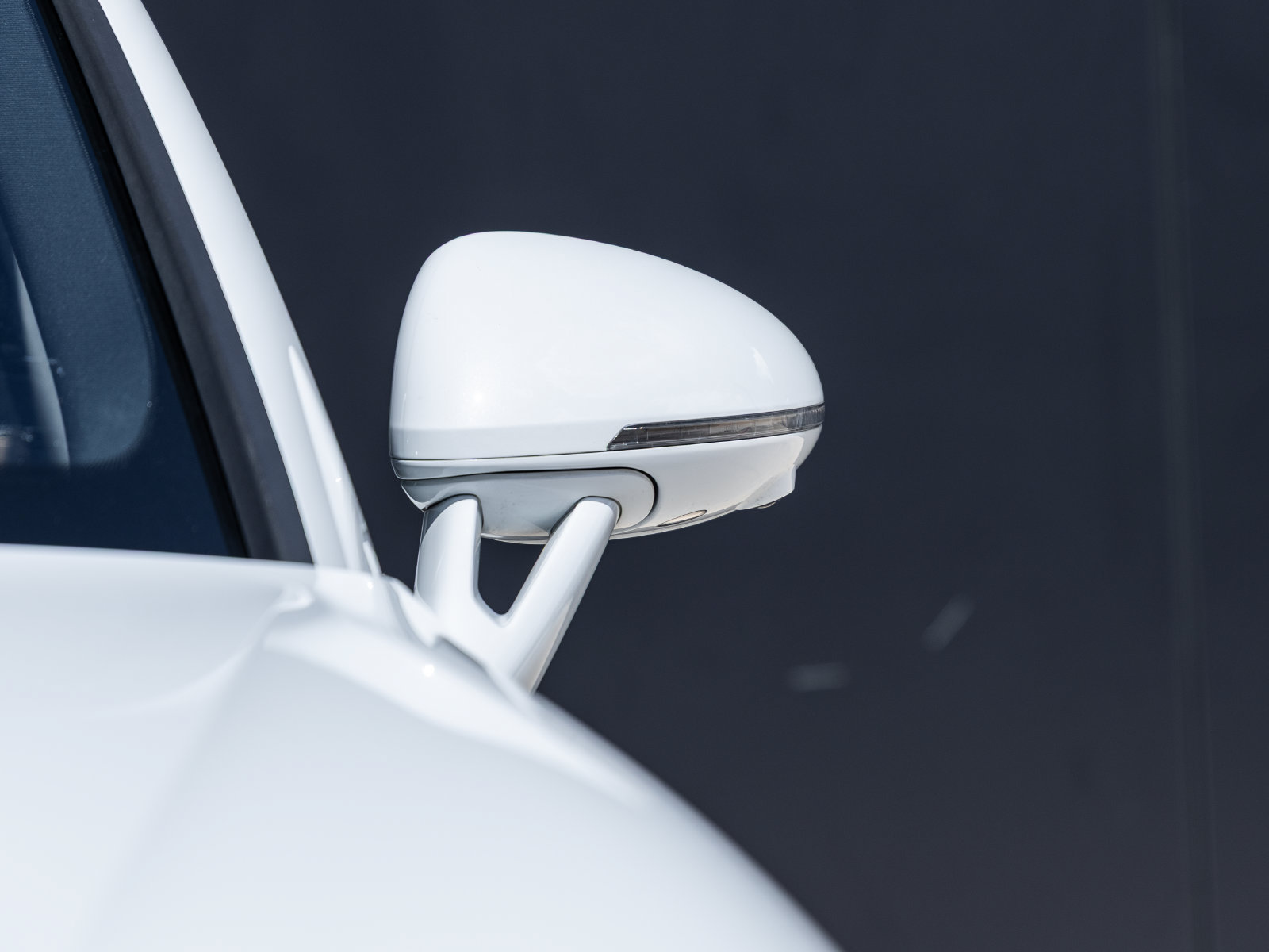 Certified 2024 Porsche Macan AWD/4WD image 19