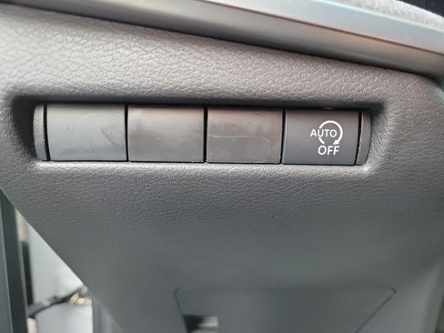Certified 2025 Nissan Kicks SV FWD image 32