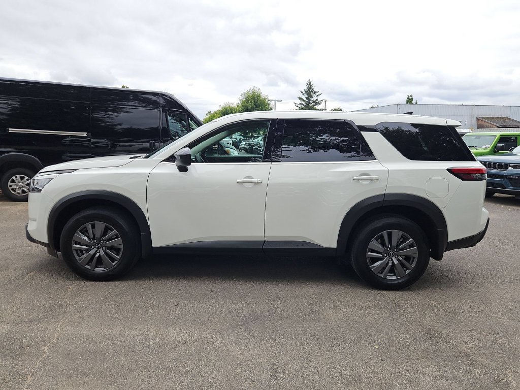 Used 2025 Nissan Pathfinder S AWD/4WD image 4