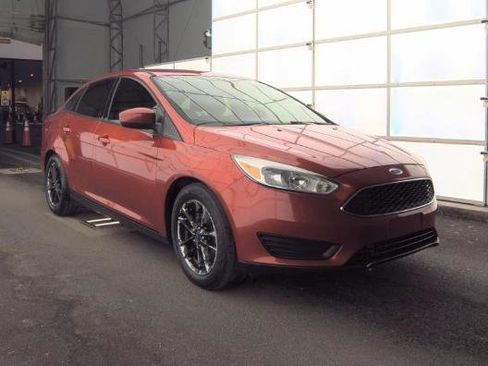 Used 2018 Ford Focus SE FWD image 3